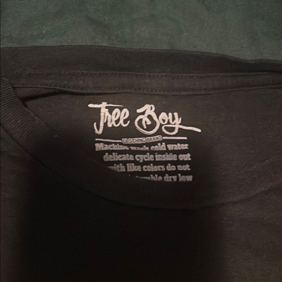 Green and Black Graphic Short Sleeve Tee - Picture 3 of 6